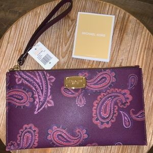 ⚪️ MK Purple Paisley Leather Large Zip Clutch